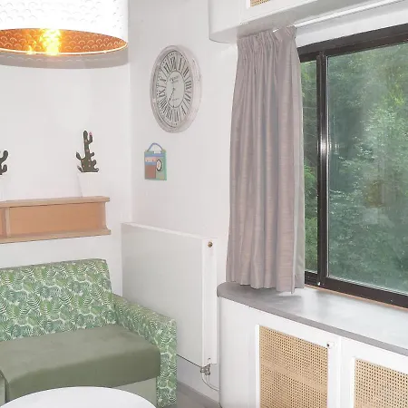 Centre: Cozy Near St Lambert Station *