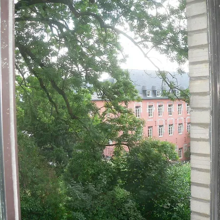 Centre: Cozy Near St Lambert Station Apartment