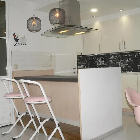 Apartment Centre: Cozy Near St Lambert Station