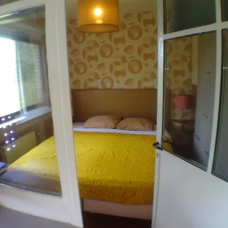 Centre: Cozy Near St Lambert Station Apartment