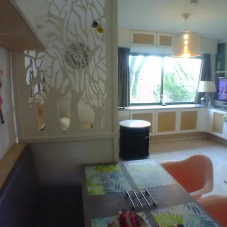 Apartment Centre: Cozy Near St Lambert Station *