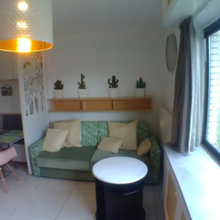 Centre: Cozy Near St Lambert Station *