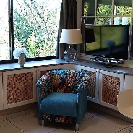 Apartment Centre: Cozy Near St Lambert Station