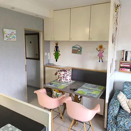 Centre: Cozy Near St Lambert Station Apartment