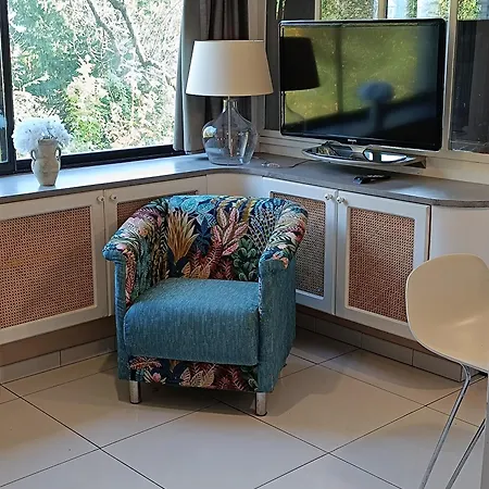 Apartment Centre: Cozy Near St Lambert Station